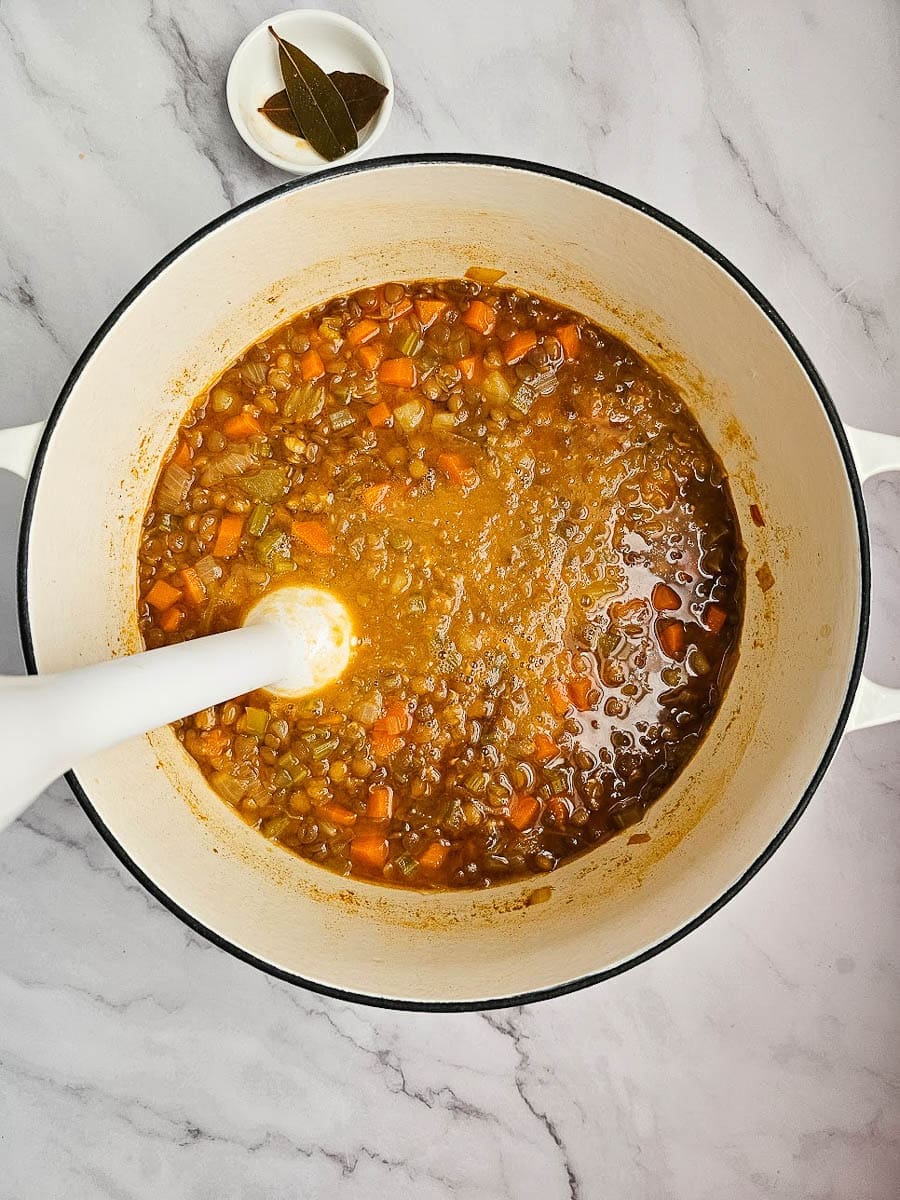 Greek lentil soup, fakes in pot, blitz.