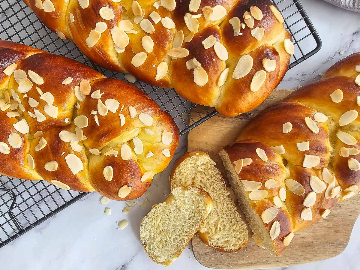 tsourekia on cooling rack and sliced on board