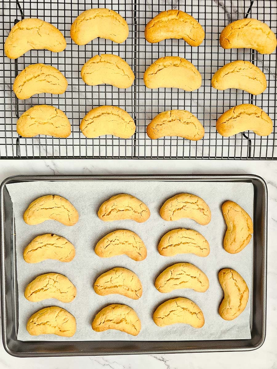 Greek Almond Shortbread Cookies-Kourambiedes-on baking tray no icing sugar