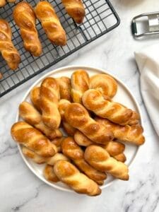greek easter cookies koulouriakia