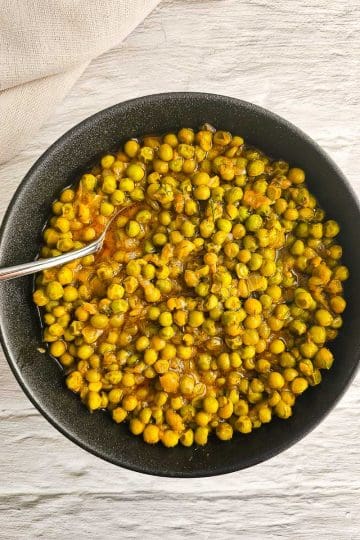 Greek peas in tomato sauce - Arakas Latheros in a bowl