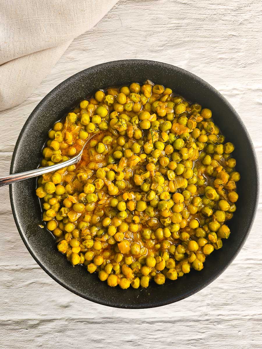 Greek Peas in Tomato Sauce (Arakas Latheros) in a bowl.