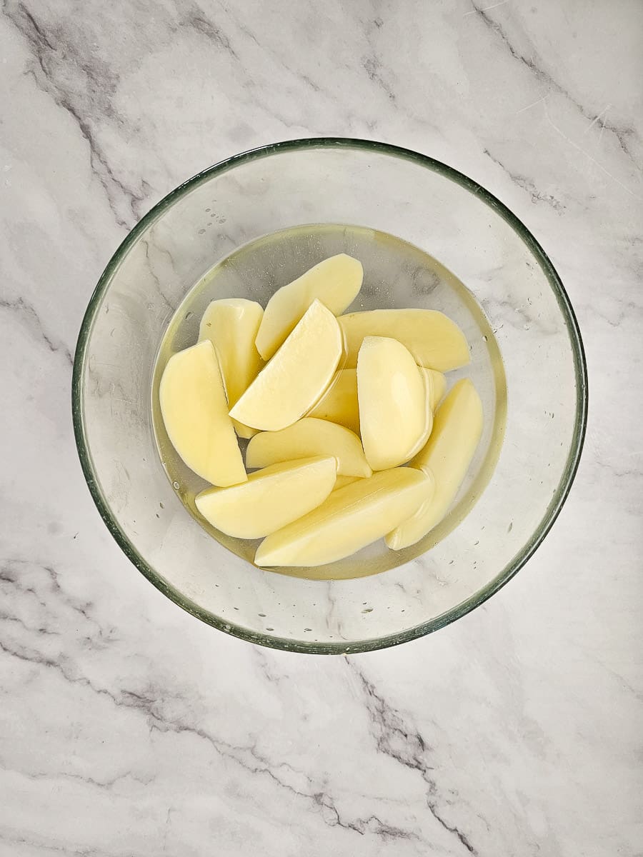 soaking potatoes in water