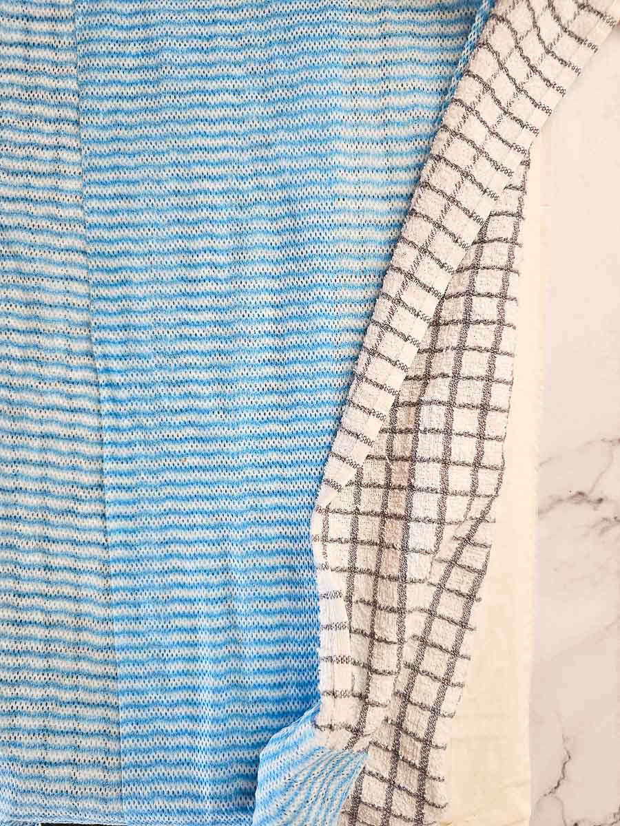 covering filo pastry with damp cloth