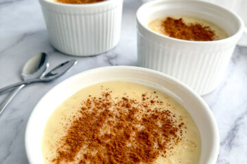 rizogalo - rice pudding in a bowl