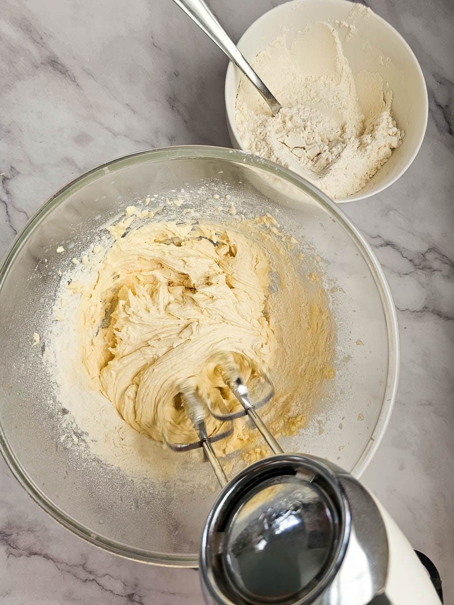 add flour to koulourakia and beat well in glass bowl