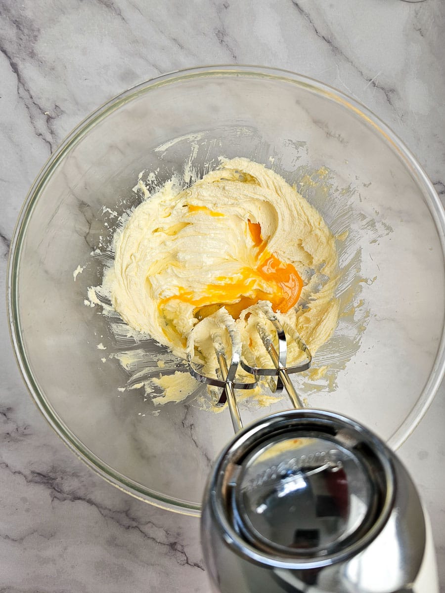 beat butter, sugar and egg in glass bowl