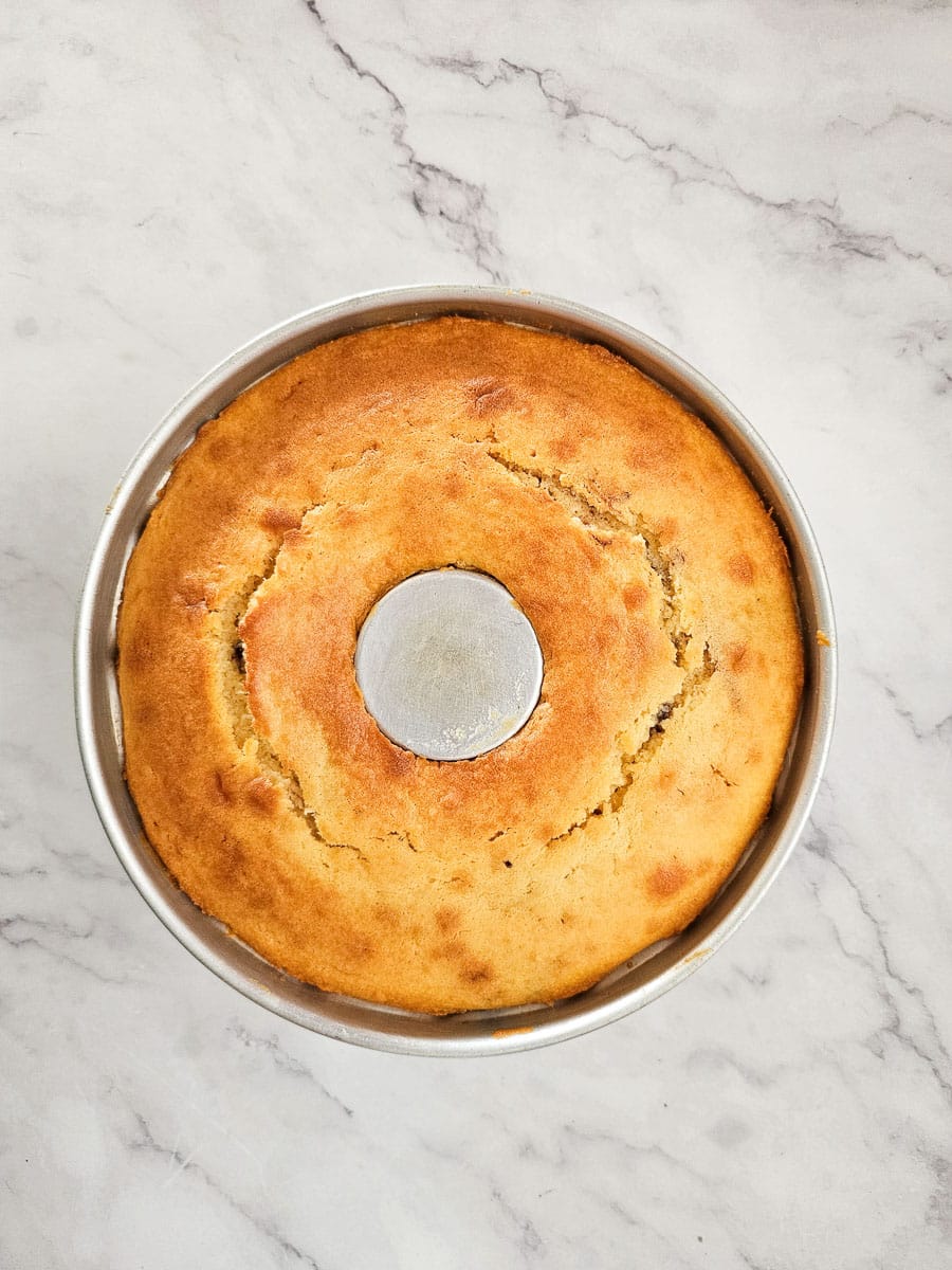yoghurt cake in bundt tin